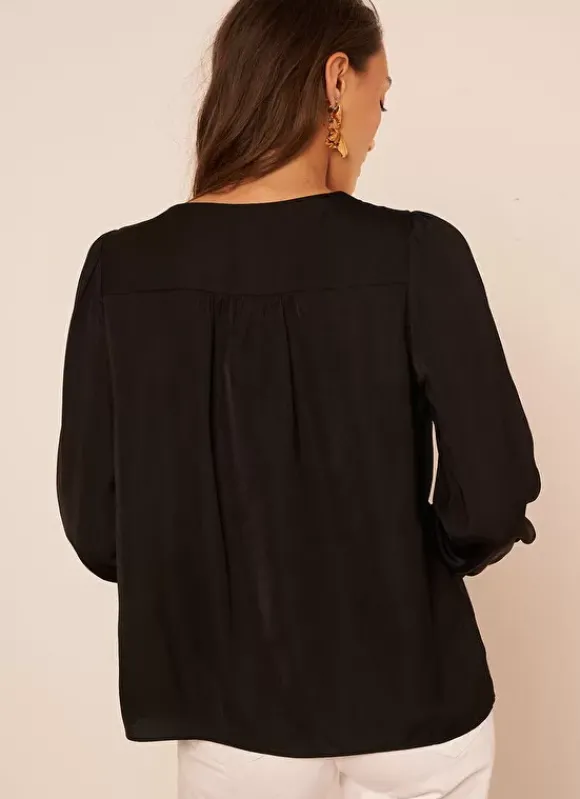 Blouse, Col V Avec Insert De Dentelle Noir Brice Sud Express