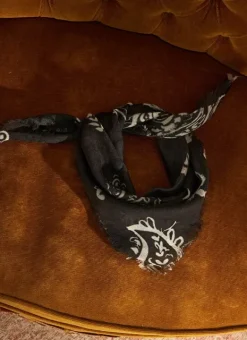 Foulard Carre En Laine Et Soie Noir Epic Sud Express